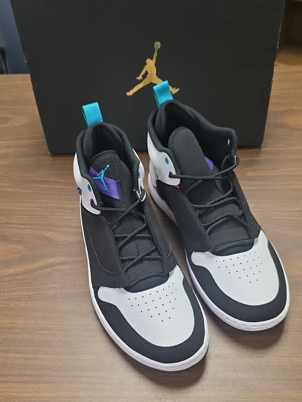 Jordan Fadeaway Mid Black/White/Grape Men's 10/Women's 11.5 AO1329-035 New